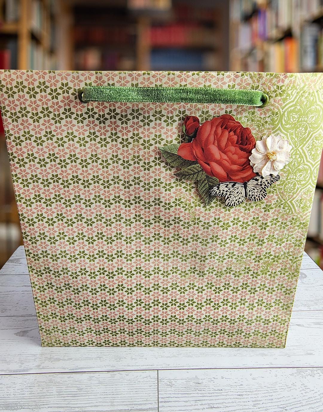 Free community outreach class~gift bag tutorial Friday, November 7th at 6pm